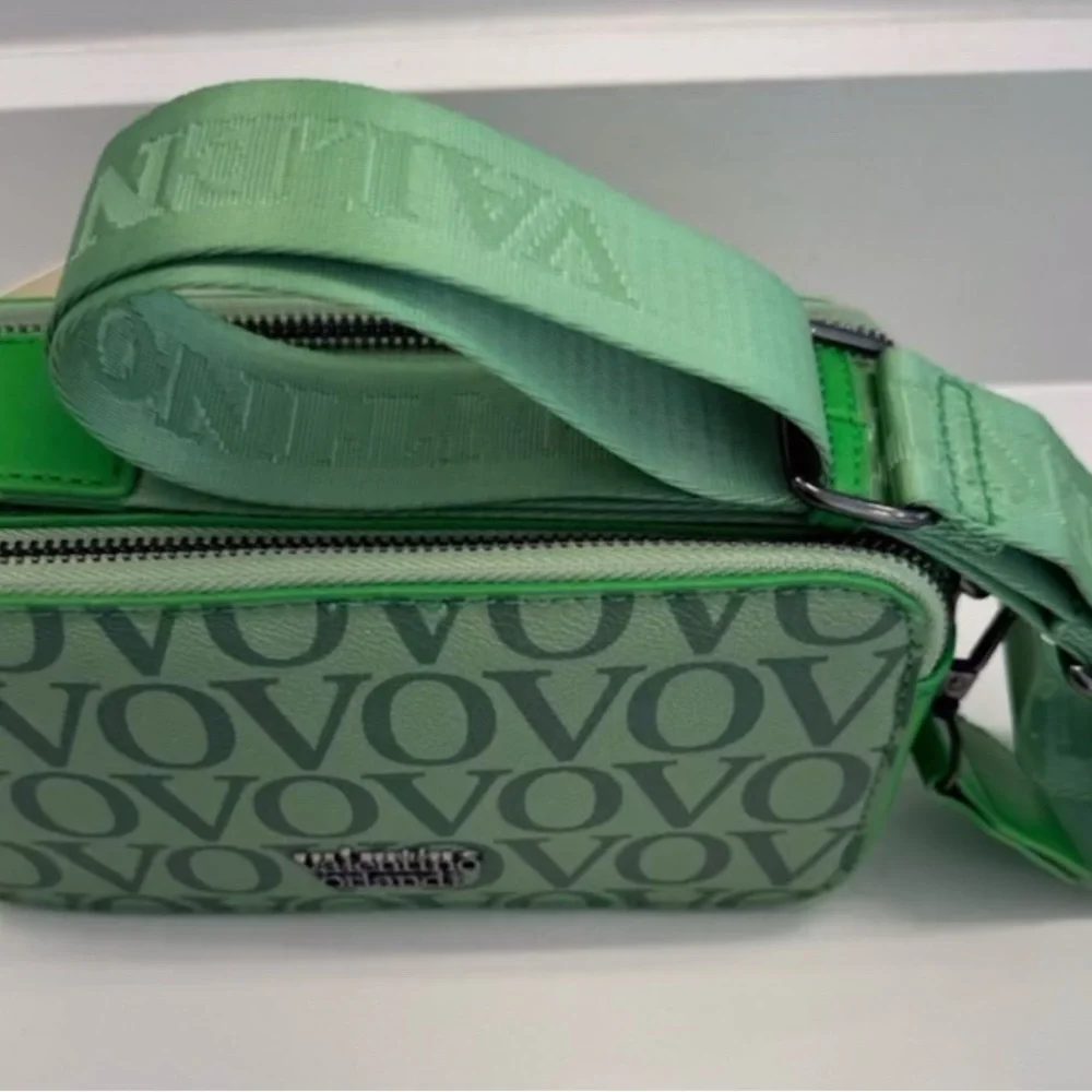 Valentino Orlandi Green Camera Case with Modern Design